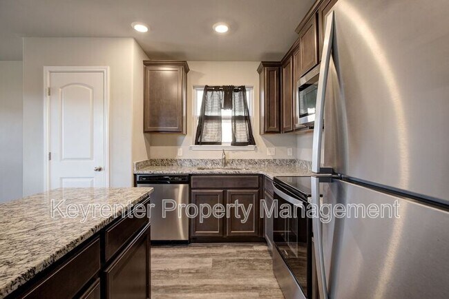 Building Photo - 1612 Maroon Dr