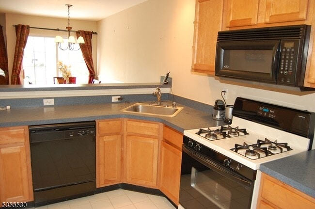 Building Photo - 906 Wendover Ct