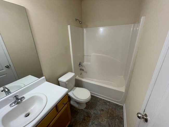 Building Photo - BRIDGEWATER HOME! PRE-LEASING FOR AUGUST 1 2026!