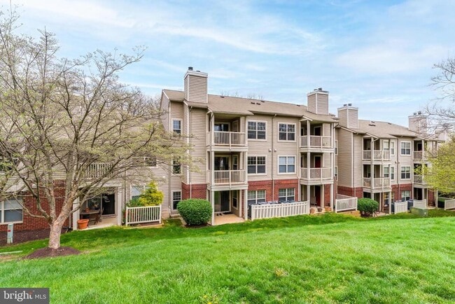 Building Photo - 1719 Ascot Way