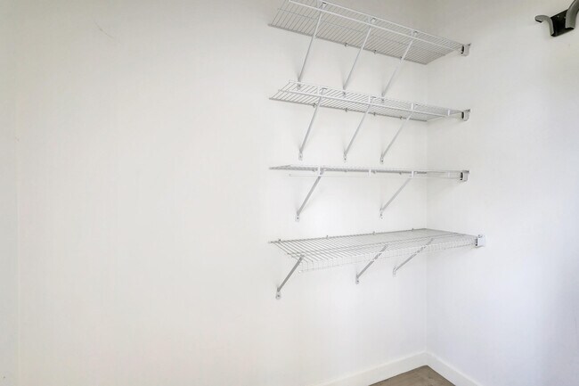 Building Photo - 1898 Capeside Cir