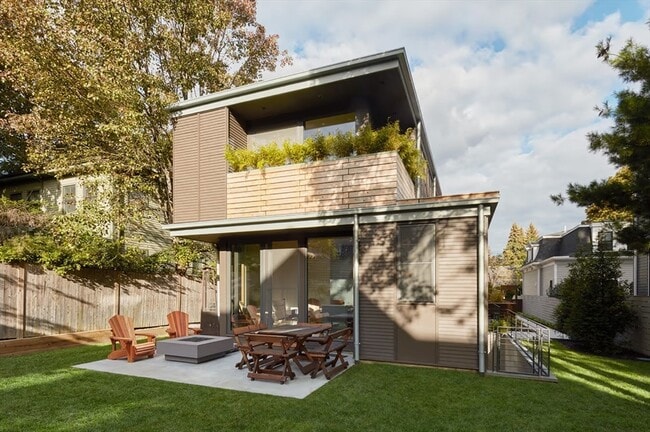 Building Photo - 76 Holworthy St