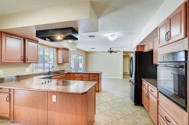 Building Photo - 1505 Strong Dr