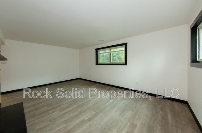 Building Photo - 312 E 27th St