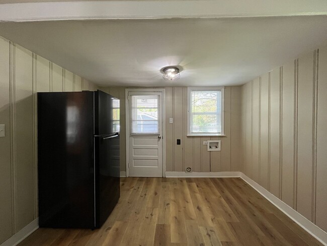 Building Photo - Newly Renovated 2 Bedroom Bungalow!!!