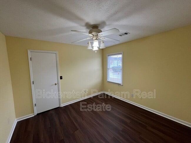 Building Photo - 165 Sweetwater Dr