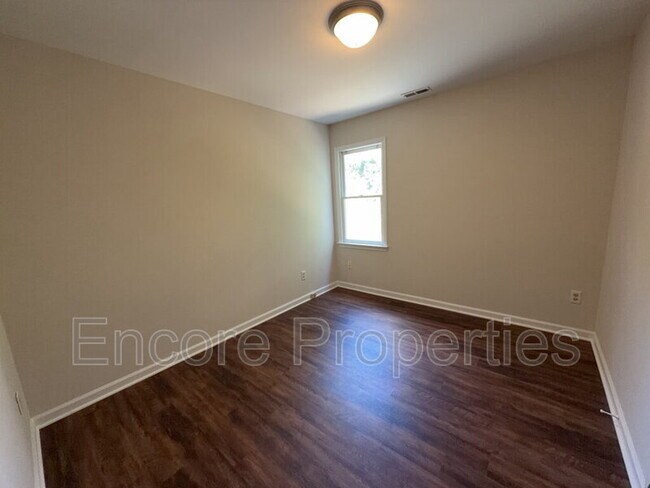 Building Photo - 203 Wood Hollow Dr