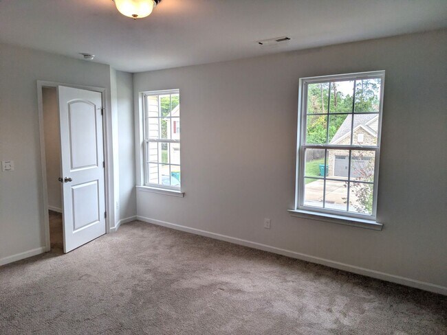 Building Photo - 2040 Perrin Ct