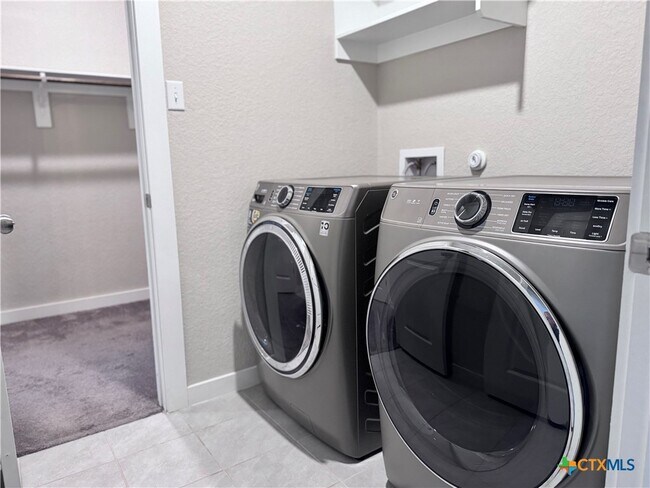 Building Photo - 300 Colthorpe Ln