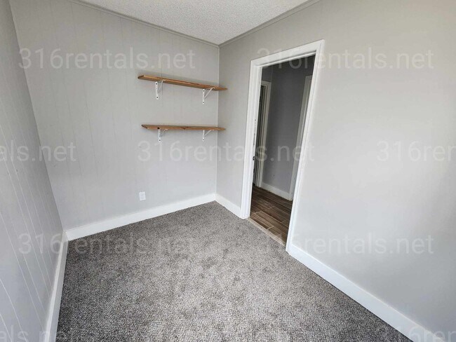 Building Photo - $1,049 - 4 bedroom / 2 bathroom - Single Family Home