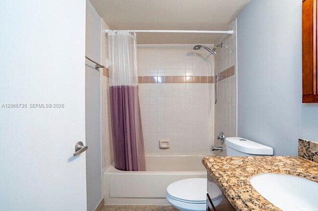 Building Photo - 1606 Meadows Cir W