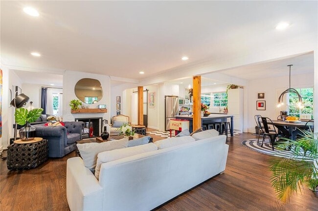 Building Photo - 4006 N Stratford Rd NE