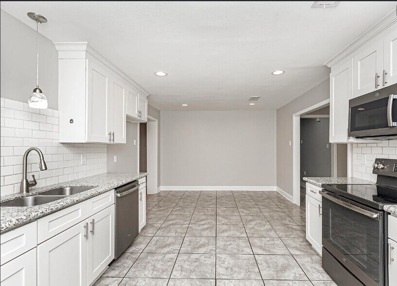 Building Photo - 736 Castlewood St
