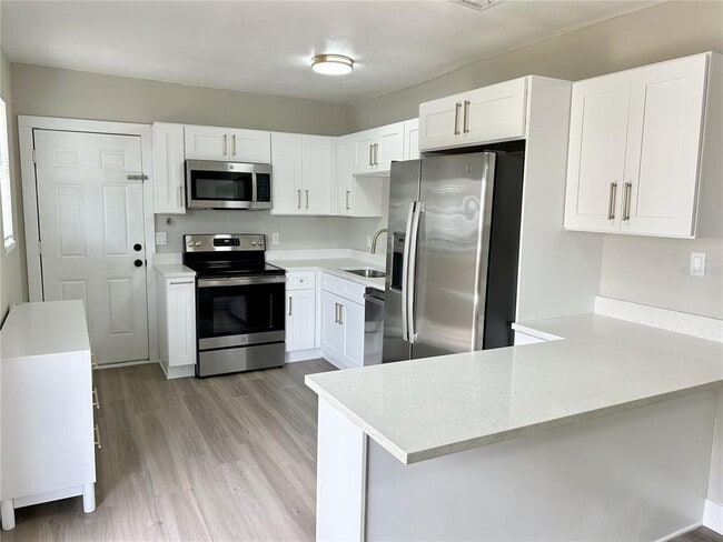 Building Photo - 706 E Flora St