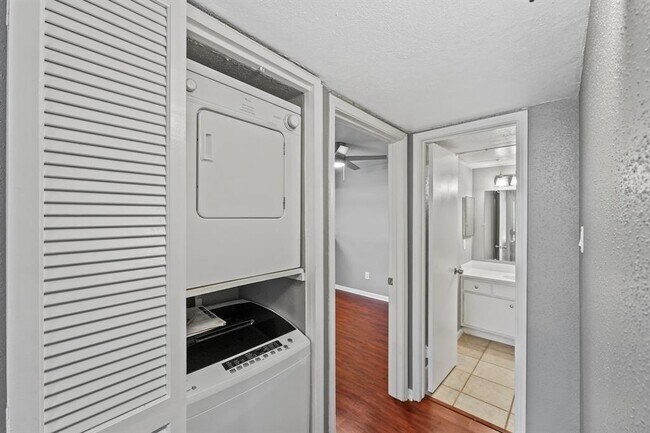 Building Photo - 2350 Bering Dr