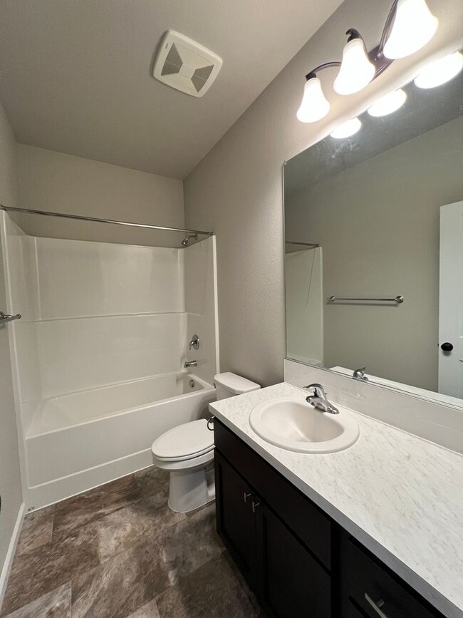 Building Photo - Newer Construction Home in Mae Valley!