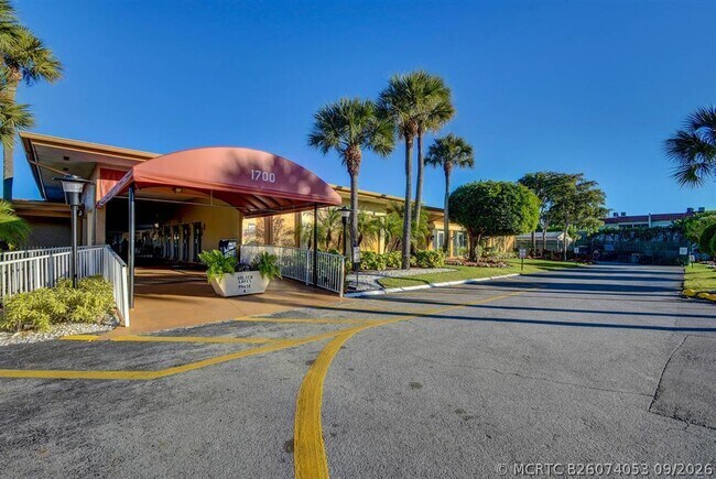 Building Photo - 307 Lake Evelyn Dr