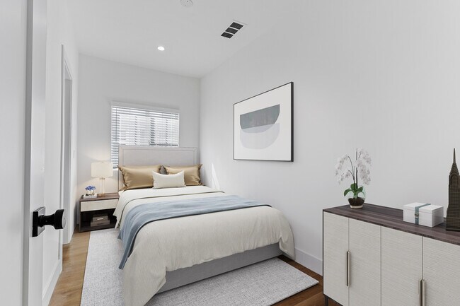 Building Photo - 2832 12th Ave