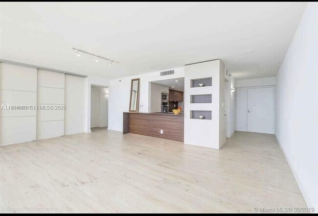 Building Photo - 7601 E Treasure Dr