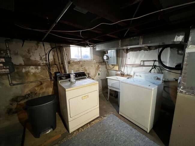 Building Photo - Modern 2 Bed. w/ additional office/small 3rd bedroom Passyunk Square Home w/ W/D, Central Air and...