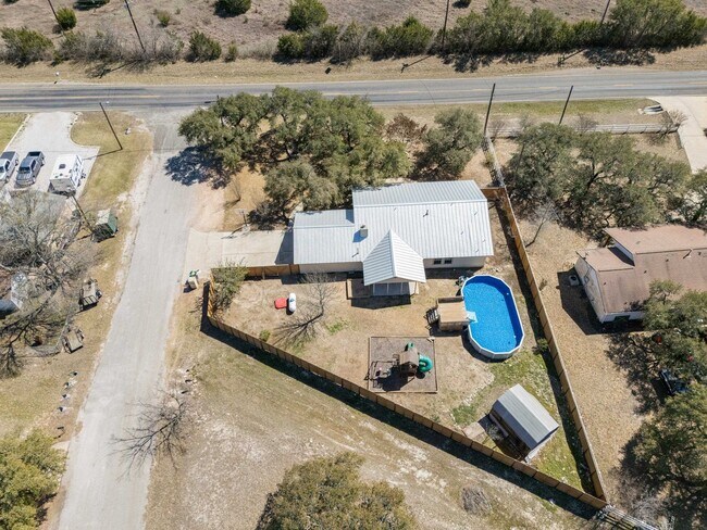 Building Photo - 410 FM 243