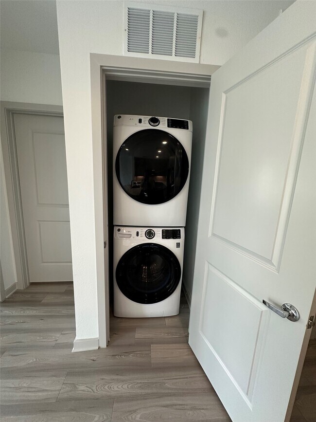 Building Photo - 3636 W Dallas St