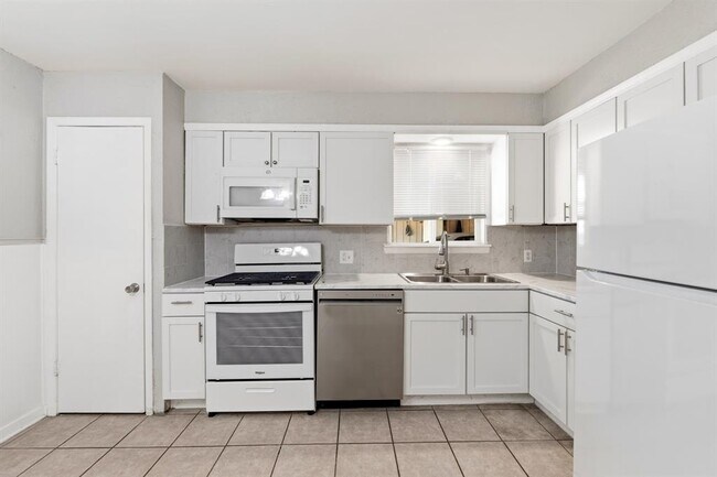 Building Photo - 2201 Lanier Dr