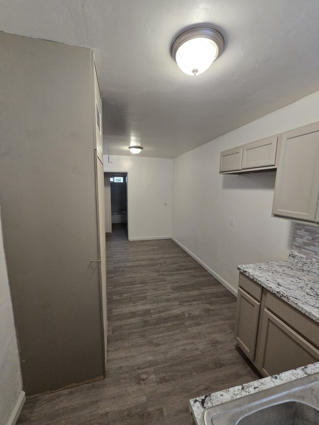 Kitchen/dining area - 10212 S Main St