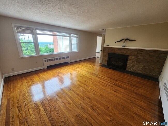 Building Photo - 21 Kinne Rd