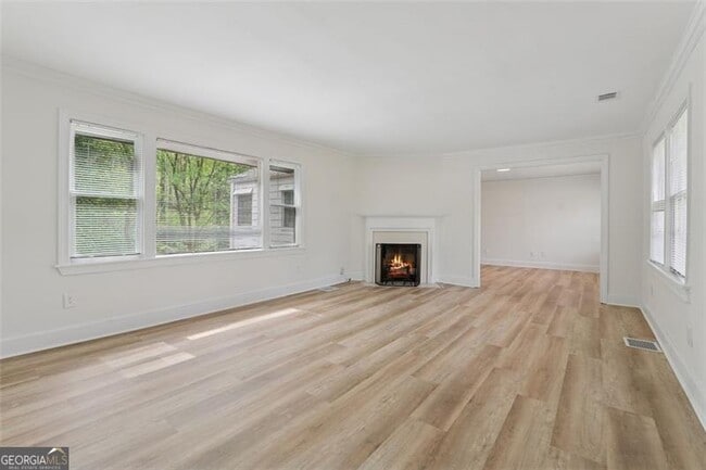 Building Photo - 2116 E Roxboro Rd NE