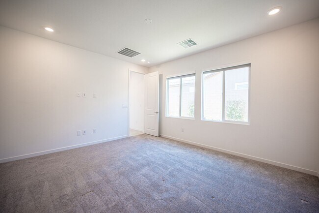 Building Photo - FABULOUS ALMOST NEW SINGLE STORY - READY T...