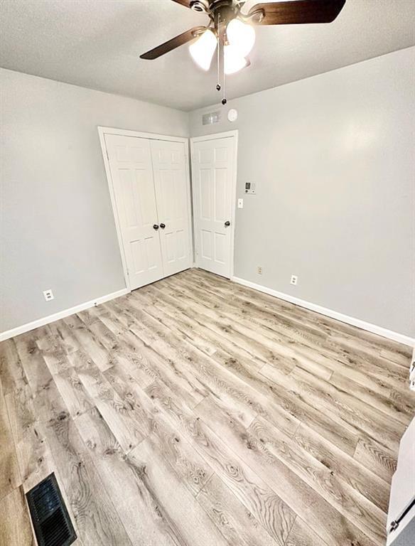 Building Photo - 3215 Oakwood Dr