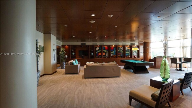 Building Photo - 2641 N Flamingo Rd