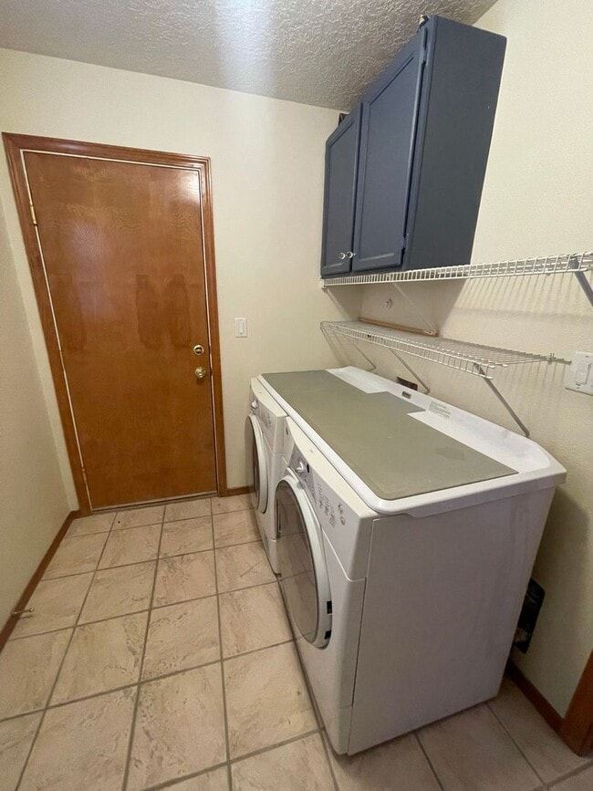 Building Photo - Gate community charming two bedroom two ba...