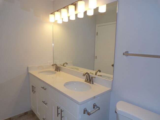 Building Photo - 1595 Millbrook Dr