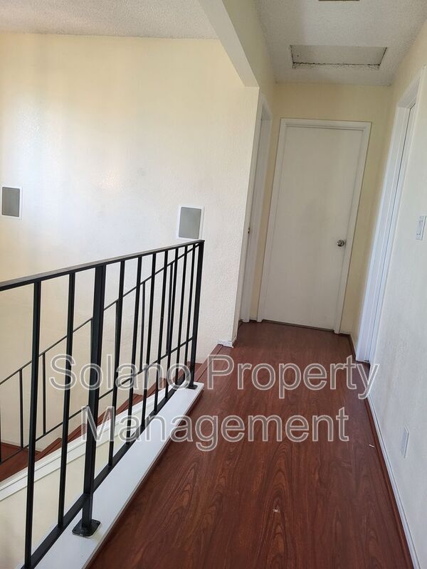 Building Photo - 125 Serpentine Dr
