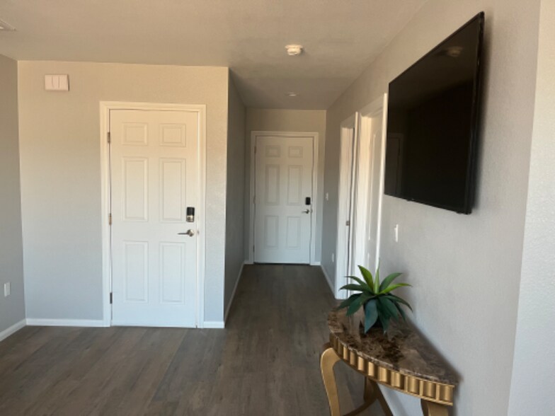 Building Photo - 12327 Farmington St