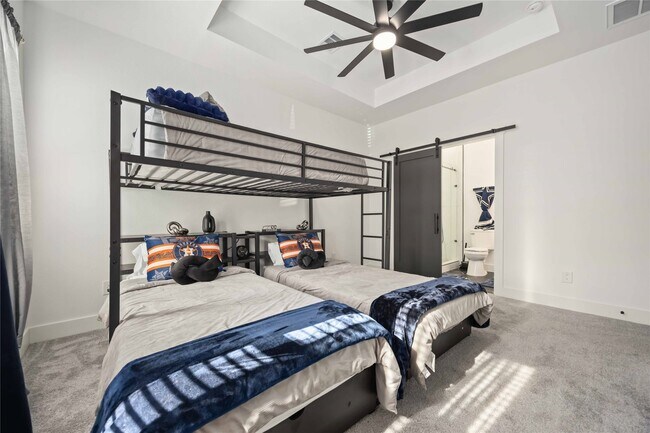 Building Photo - 964 Lucky St