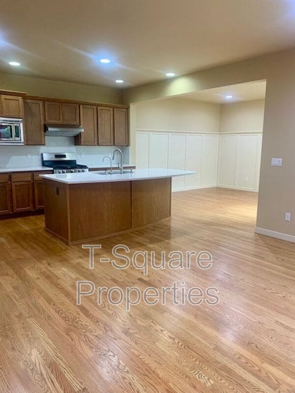 Building Photo - 10218 242nd Ave NE