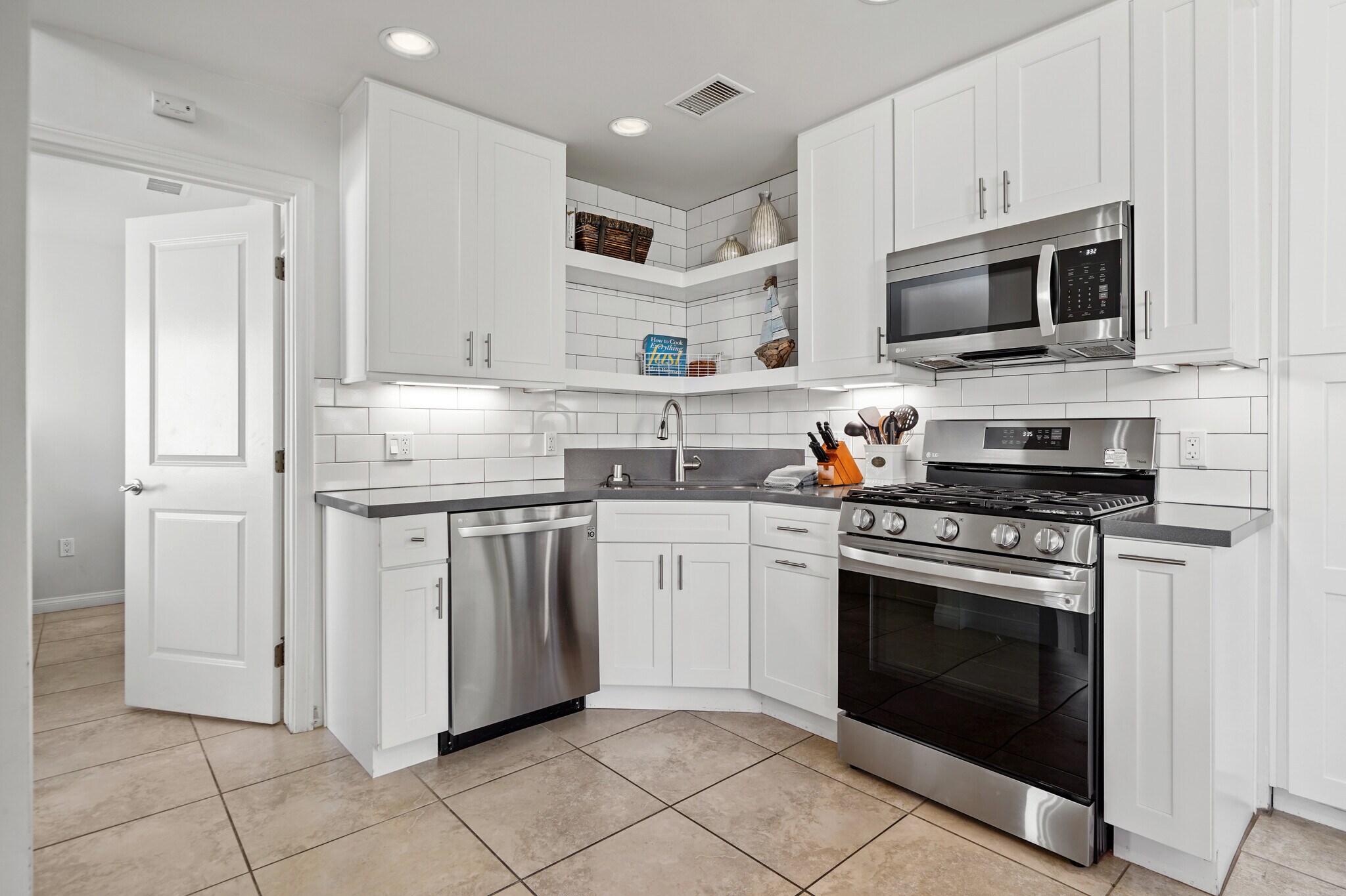 Building Photo - 819 Ostend Ct