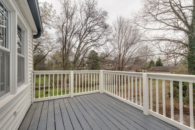 Building Photo - 4 Bedroom, 3 Bath Home w/  1 Car Garage
