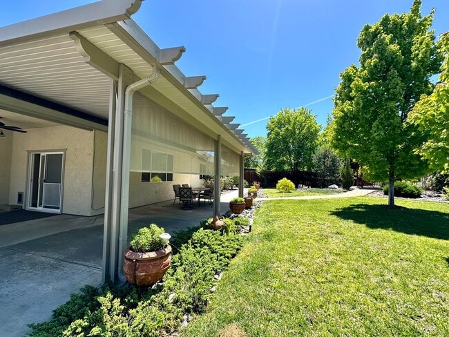 Building Photo - Beautiful well maintained home! Excellent ...