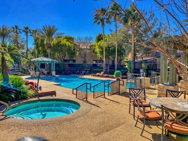 Building Photo - Experience Las Vegas in style and comfort with this beautiful first-floor 3-bedroom condo