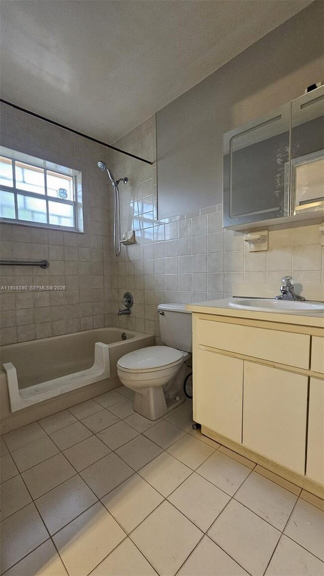 Building Photo - 2912 SW 38th Ct