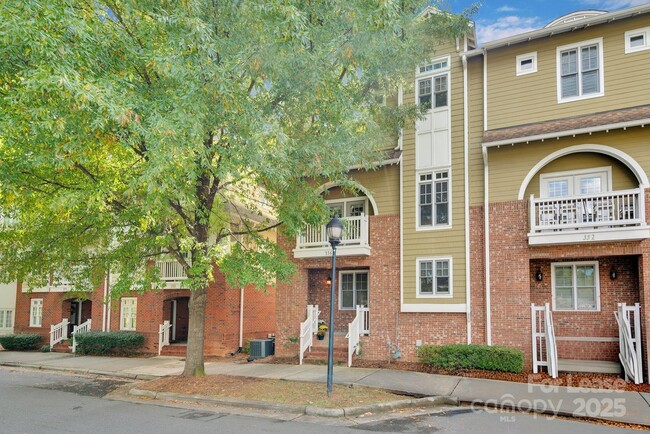 Building Photo - 336 Magnolia Ave