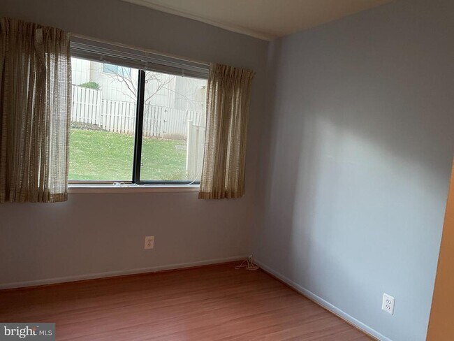 Building Photo - 2615 Glengyle Dr