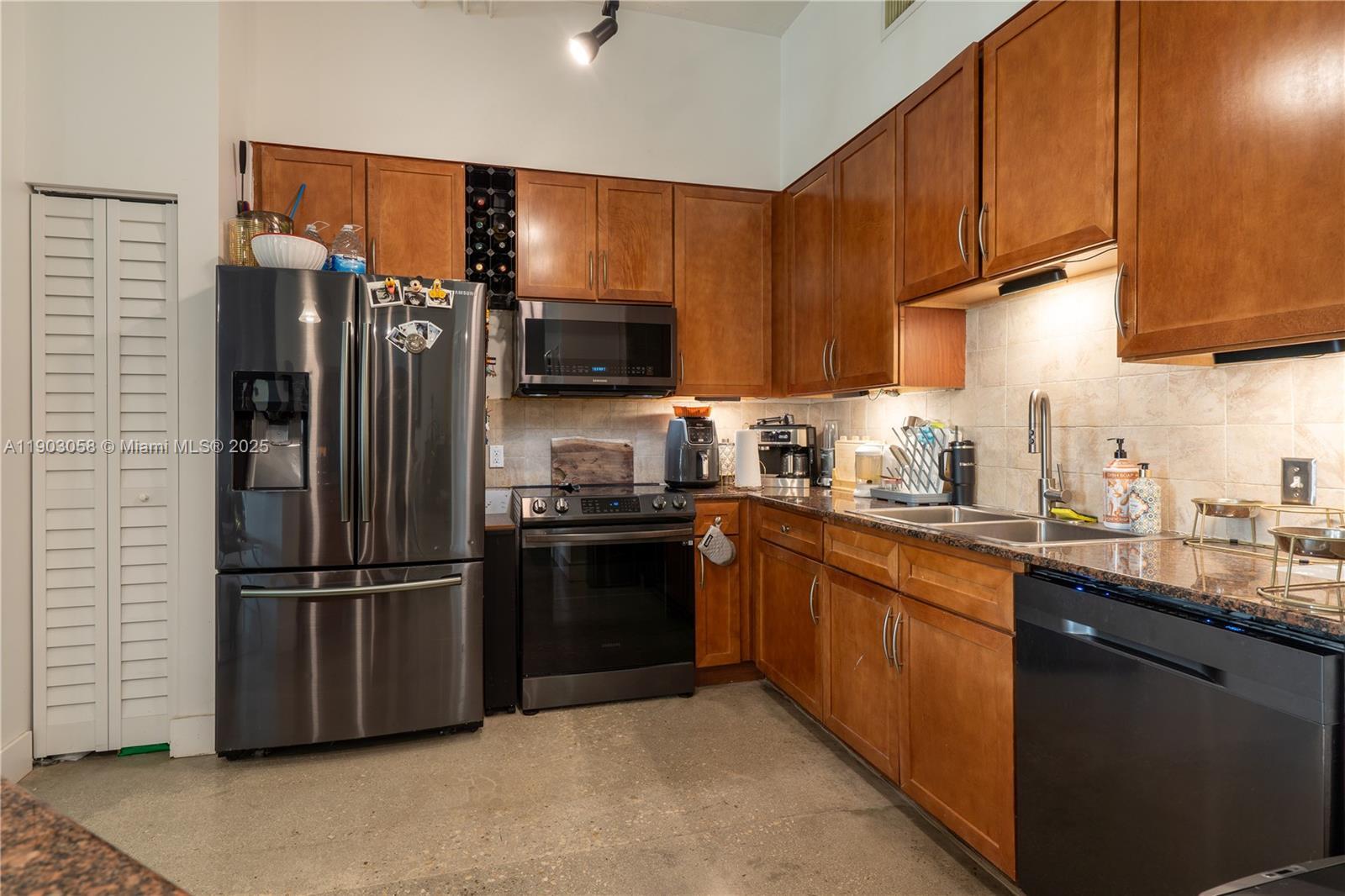 Building Photo - 2001 Biscayne Blvd