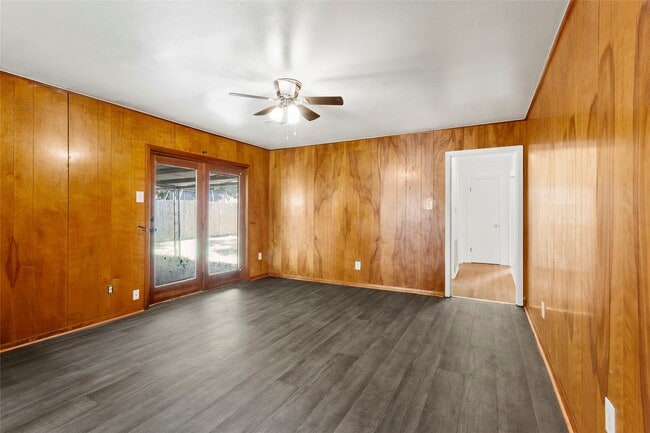 Building Photo - 317 Ellen Dr