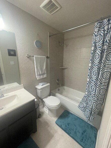 Building Photo - 3201 Solana Cir