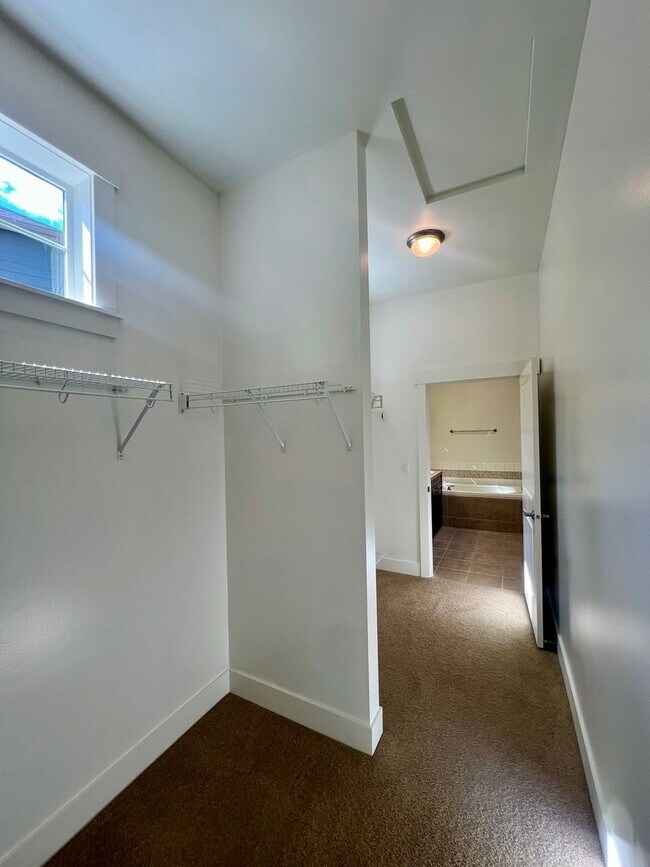 Building Photo - PENDING APPLICATION; Spacious Home on Golf Course  - All Bedrooms En Suite